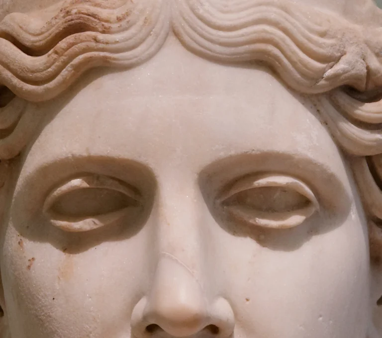 The bust of Artemis is a masterpiece of the ancient Greek sculpture (photo by Marie-Lan Nguyen).